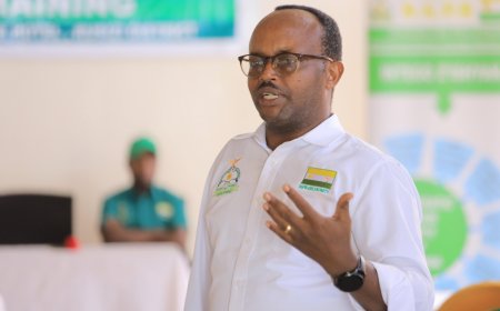 RUSIZI: Komiseri mukuru Hon. MUGISHA Alexis mu Ishyaka Riharanira Demokarasi no kurengera Ibidukikije yatangije igikorwa cy'inama ikomatanije n'Amahugurwa kumugaragaro.