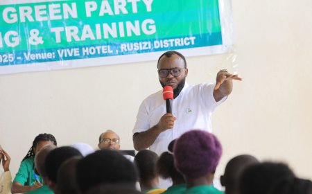 Rusizi: Abarwanashyaka ba Green Party beretswe amahirwe ahari mukubyaza umusaruro imyanda  (ibora n'itabora) mu kwiteza imbere kandi banarengera ibidukikije.