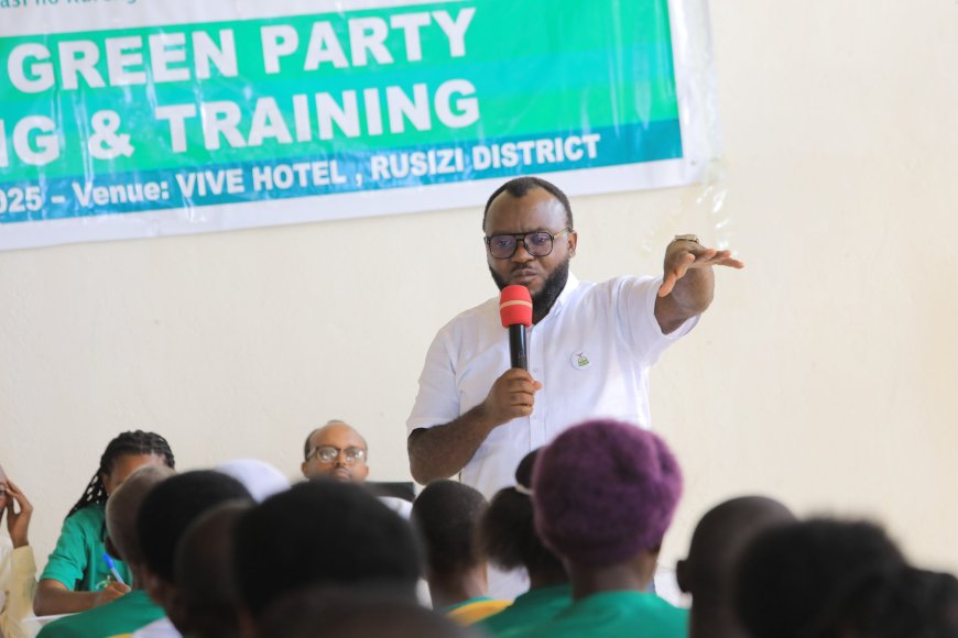 Rusizi: Abarwanashyaka ba Green Party beretswe amahirwe ahari mukubyaza umusaruro imyanda  (ibora n'itabora) mu kwiteza imbere kandi banarengera ibidukikije.